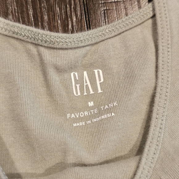 Gap Favorite Tank | Green Scoop Neck Tank Top | Women's Medium - Picture 3 of 3